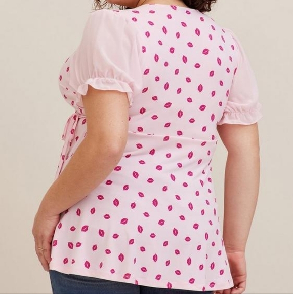 Torrid Pink Lips Studio Knit Chiffon Puff Sleeve Surplice Top 00 - Picture 3 of 9